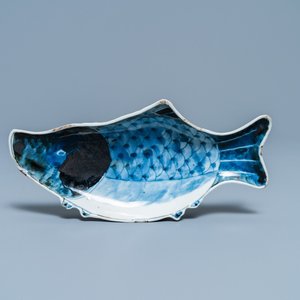 A Chinese blue and white ko-sometsuke 'carp' dish for the Japanese market, Tianqi — photo 1