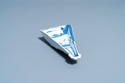 A Chinese blue and white ko-sometsuke 'fan' dish for the Japanese market, Tianqi/Chongzhen