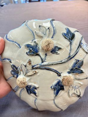 A Chinese blue and white ko-sometsuke flower-shaped tripod 'landscape' plate for the Japanese market, late Ming — 照片 6