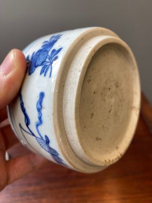 A Chinese blue and white ko-sometsuke incense burner for the Japanese market with a pipe smoker on the lid, Transitional period — photo 12