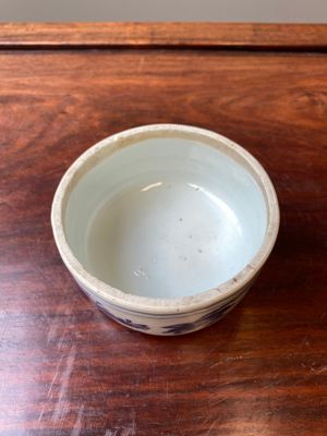 A Chinese blue and white ko-sometsuke incense burner for the Japanese market with a pipe smoker on the lid, Transitional period — photo 9