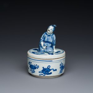 A Chinese blue and white ko-sometsuke incense burner for the Japanese market with a pipe smoker on the lid, Transitional period — photo 1