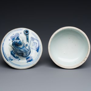A Chinese blue and white ko-sometsuke incense burner for the Japanese market with a pipe smoker on the lid, Transitional period — photo 6