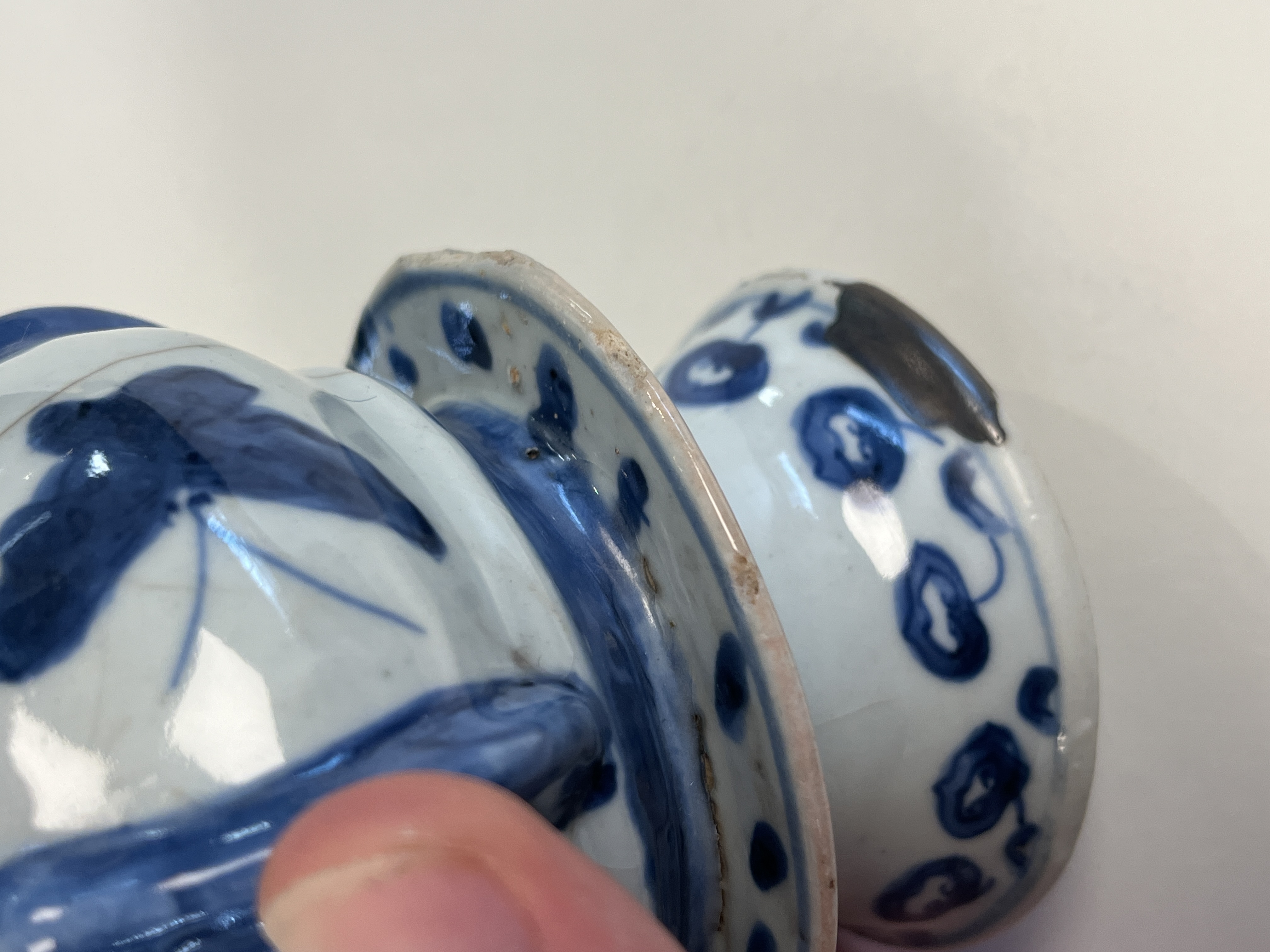 A Chinese blue and white ko-sometsuke incense burner — photo 12