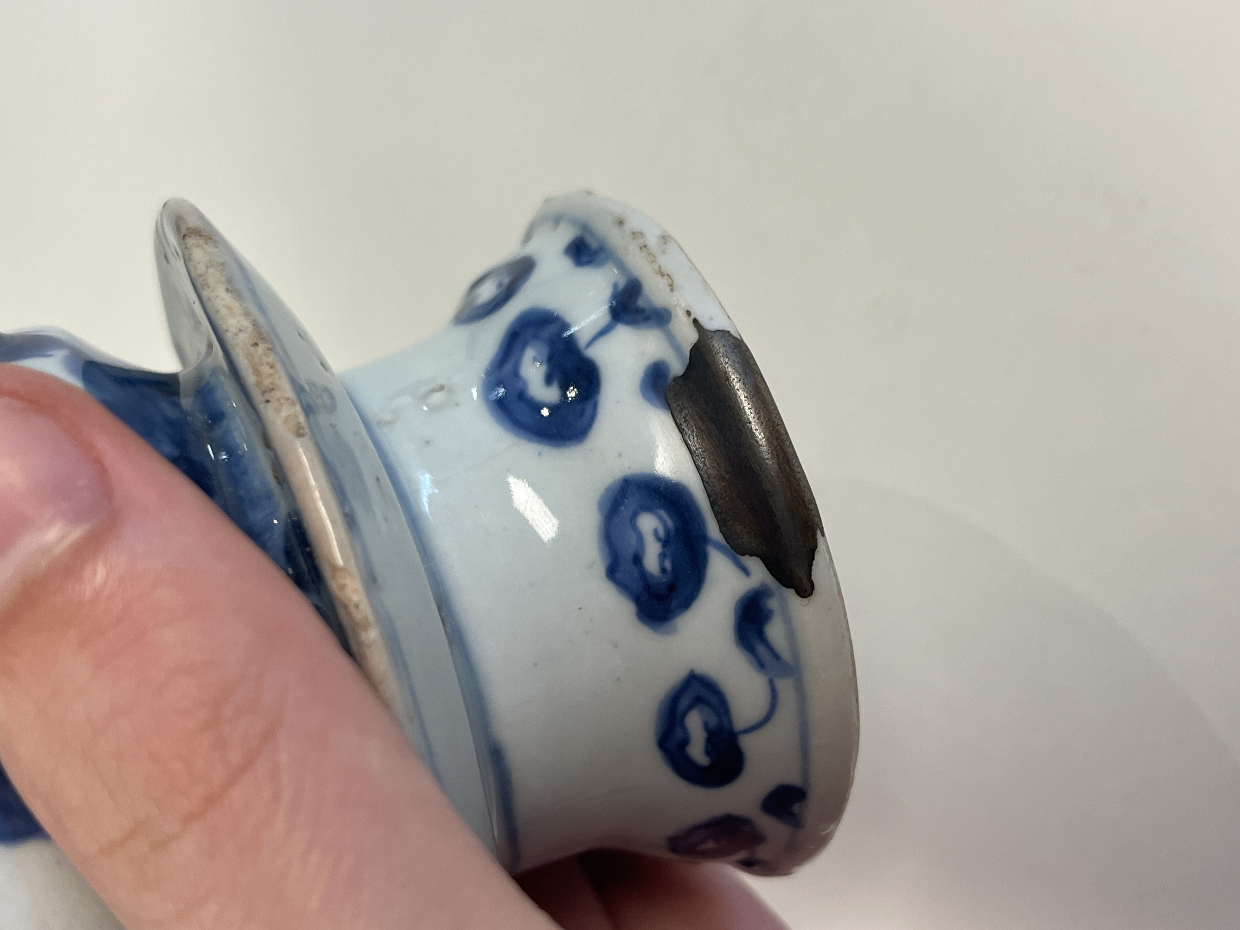 A Chinese blue and white ko-sometsuke incense burner — photo 15
