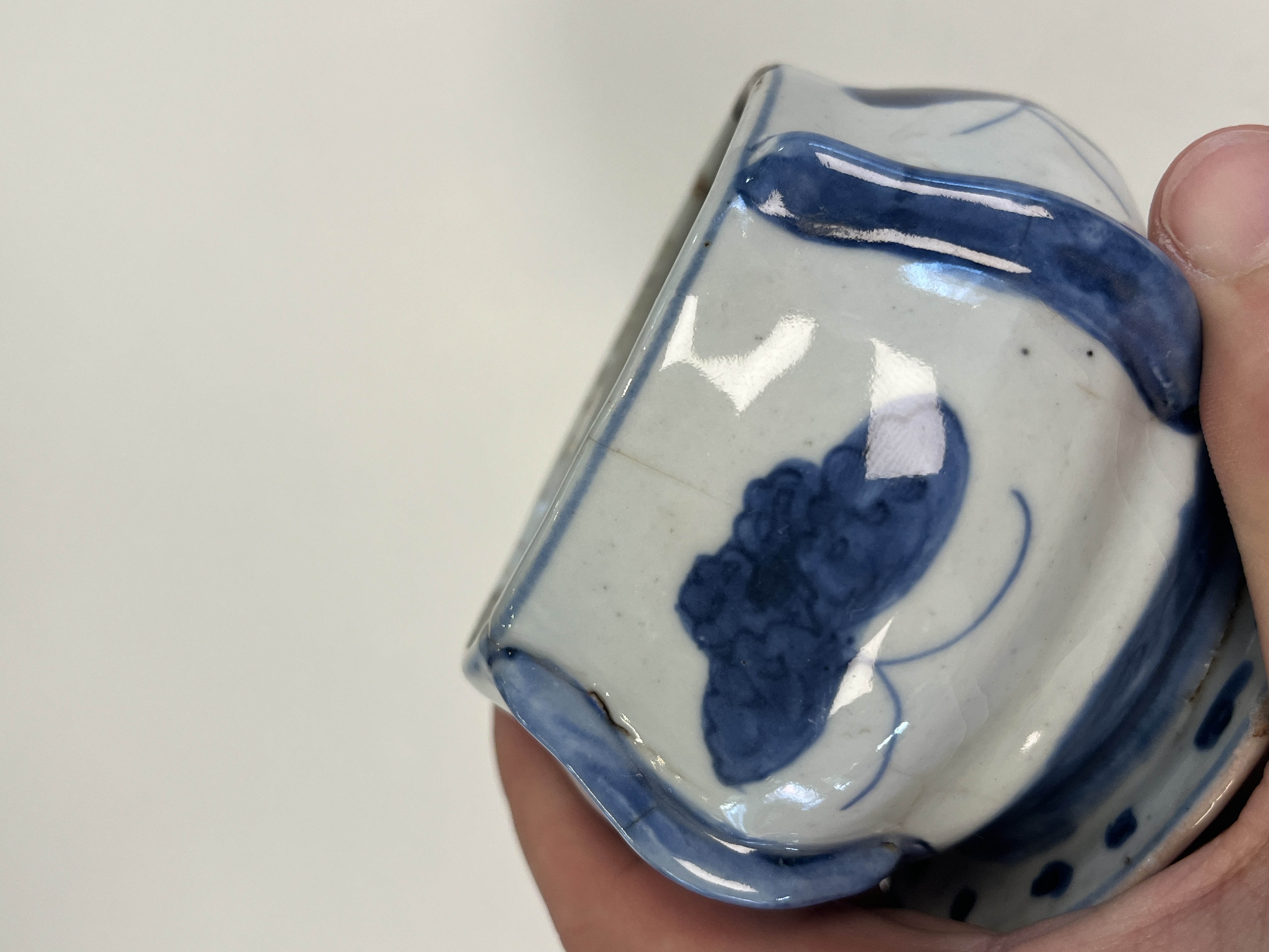 A Chinese blue and white ko-sometsuke incense burner — photo 10