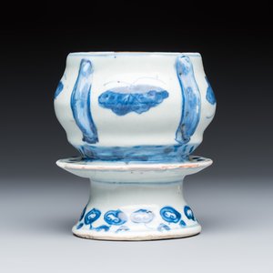 A Chinese blue and white ko-sometsuke incense burner — photo 2