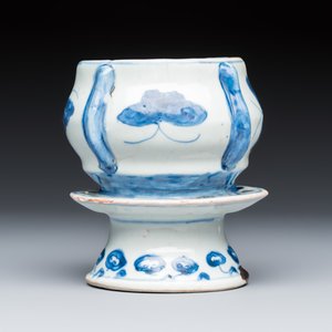 A Chinese blue and white ko-sometsuke incense burner — photo 3