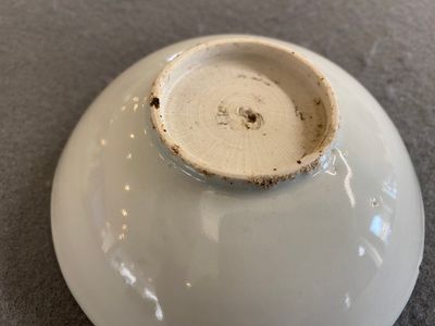 A Chinese blue and white ko-sometsuke 'piebald horses' saucer dish for the Japanese market, Tianqi/Chongzhen — photo 3