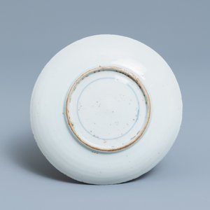 A Chinese blue and white ko-sometsuke plate with three playing boys for the Japanese market, Transitional period — photo 2