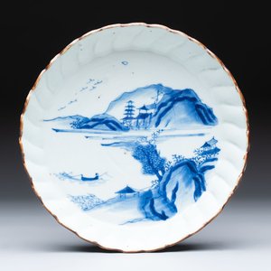 A Chinese blue and white ko-sometsuke 'riverscape' plate for the Japanese market, Chenghua mark, late Ming — 照片 1