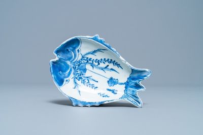 A Chinese blue and white ko-sometsuke 'twin fish' dish for the Japanese market, Tianqi
