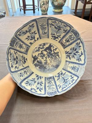 A Chinese blue and white 'kraak' bowl with ducks and flowers, Wanli — foto 5