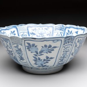 A Chinese blue and white 'kraak' bowl with ducks and flowers, Wanli — foto 1