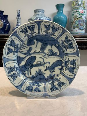 A Chinese blue and white 'Kraak' dish and a plate with deer and birds, Wanli — photo 14