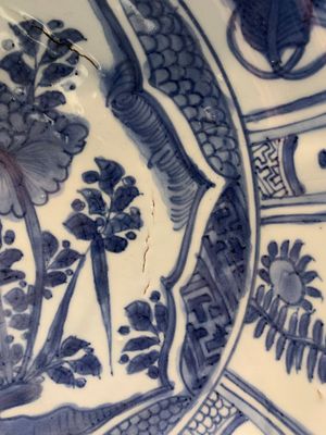 A Chinese blue and white 'Kraak' dish and a plate with deer and birds, Wanli — photo 4