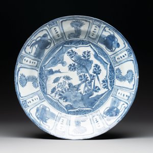 A Chinese blue and white 'Kraak' dish and a plate with deer and birds, Wanli — photo 2
