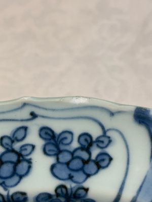A Chinese blue and white 'kraak' dish and a plate with deer and birds, Wanli — photo 17