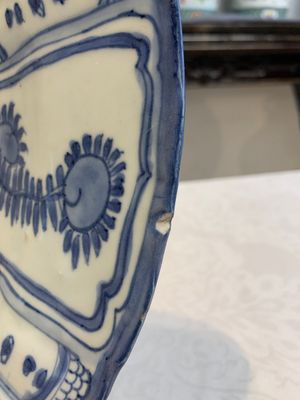 A Chinese blue and white 'kraak' dish and a plate with deer and birds, Wanli — photo 5
