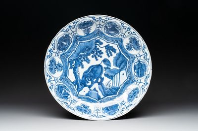 A Chinese blue and white 'kraak' dish with a lion, Wanli