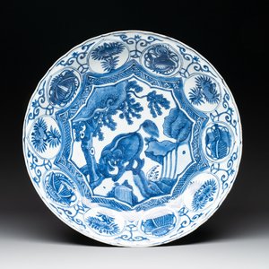 A Chinese blue and white 'kraak' dish with a lion, Wanli — photo 1