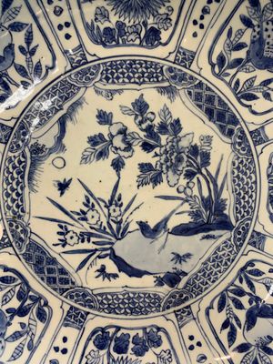 A Chinese blue and white 'kraak' dish with a pheasant and flowers, Wanli — photo 2