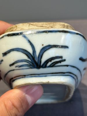 A Chinese blue and white 'kraak' porcelain betel box and cover with a bird on a rock, Wanli — photo 17