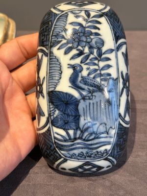A Chinese blue and white 'kraak' porcelain betel box and cover with a bird on a rock, Wanli — photo 5
