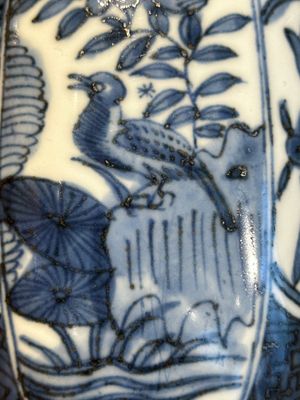 A Chinese blue and white 'kraak' porcelain betel box and cover with a bird on a rock, Wanli — photo 7