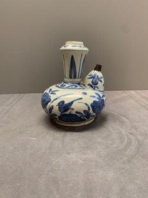 A Chinese blue and white 'kraak' porcelain 'bird' kendi, Wanli — photo 1