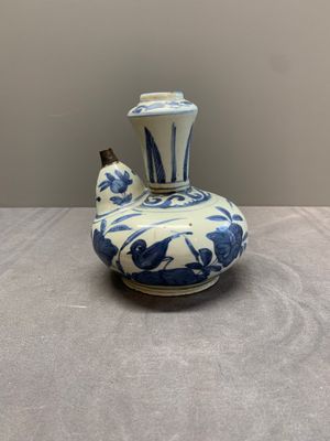 A Chinese blue and white 'kraak' porcelain 'bird' kendi, Wanli — photo 3