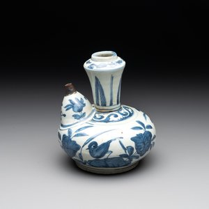 A Chinese blue and white 'kraak' porcelain 'bird' kendi, Wanli — photo 1