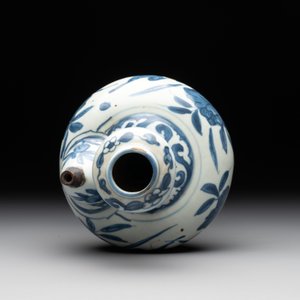A Chinese blue and white 'kraak' porcelain 'bird' kendi, Wanli — photo 6