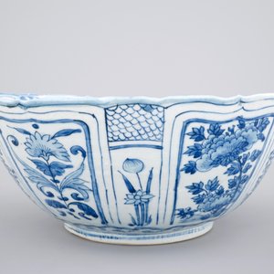 A Chinese blue and white kraak porcelain bowl with a bird among flowers, Ming, Wanli — 照片 6