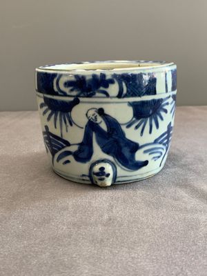A Chinese blue and white 'kraak' porcelain censer with figures in a landscape, Wanli — photo 1