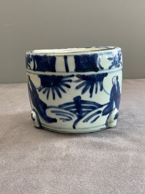 A Chinese blue and white 'kraak' porcelain censer with figures in a landscape, Wanli — photo 2