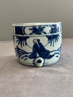 A Chinese blue and white 'kraak' porcelain censer with figures in a landscape, Wanli — photo 3