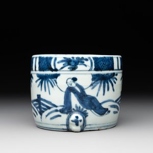 A Chinese blue and white 'kraak' porcelain censer with figures in a landscape, Wanli — photo 1
