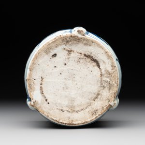 A Chinese blue and white 'kraak' porcelain censer with figures in a landscape, Wanli — photo 5