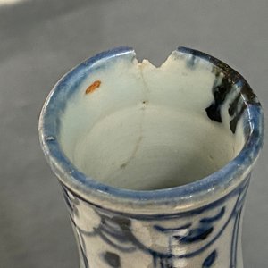 A Chinese blue and white kraak porcelain charger, a vase, a crow cup and a small plate, Wanli — photo 22