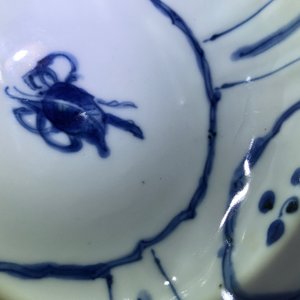 A Chinese blue and white kraak porcelain covered bowl, Wanli, and a floral bowl, Kangxi — photo 14