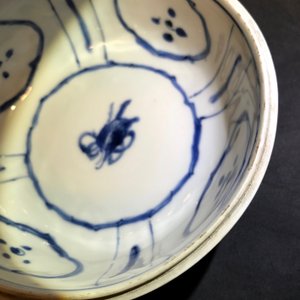 A Chinese blue and white kraak porcelain covered bowl, Wanli, and a floral bowl, Kangxi — photo 17