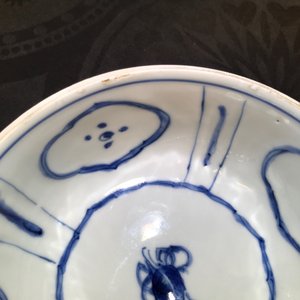 A Chinese blue and white kraak porcelain covered bowl, Wanli, and a floral bowl, Kangxi — photo 18