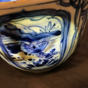 A Chinese blue and white kraak porcelain covered bowl, Wanli, and a floral bowl, Kangxi — photo 23