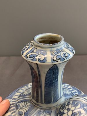 A Chinese blue and white 'kraak' porcelain 'deer and rooster' kendi, Wanli — photo 5