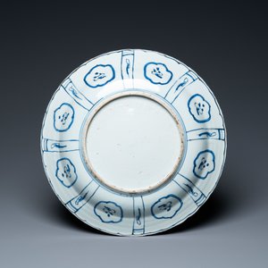 A Chinese blue and white kraak porcelain dish with a jardinière, Wanli — photo 2
