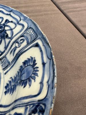 A Chinese blue and white kraak porcelain dish with birds among blossoming branches, Wanli — photo 3
