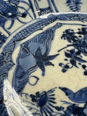 A Chinese blue and white kraak porcelain dish with birds among blossoming branches, Wanli — photo 4