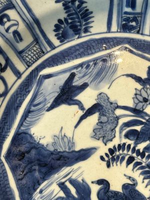 A Chinese blue and white kraak porcelain dish with geese near the water, Wanli — 照片 4