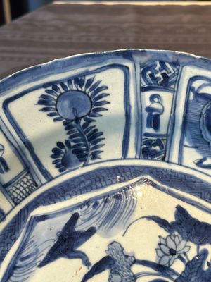 A Chinese blue and white kraak porcelain dish with geese near the water, Wanli — 照片 5